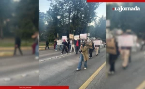 estudiantes-de-la-fca-marchan-a-rectoria-para-exigir-cese-de-su-director_993433c8-2442-4b19-a29a-40f57918f622_medialjnimgndimage=fullsize