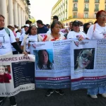 bloquean_centro_colectivos_desaparecidos_xalapa.jpg_1103262719