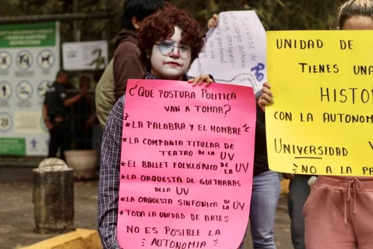 estudiantes-de-la-universidad-veracruzana-rechazan-ampliacion-de-mandato-del-rector_69dba1db-bffd-42cd-9a94-8d0e909e2a78_medialjnimgndimage=fullsize