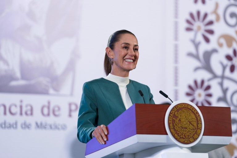 Conferencia_presidenta_at_9.27.55_AM