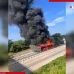 choque-de-trailer-provoca-incendio-de-autobus-en-la-veracruzcordoba-hay-14-heridos_d7f41300-876c-4fe5-b888-94a3c4e46003_medialjnimgndimage=fullsize