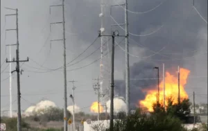 explota_la_refiner-a_de_pemex_-antonio_dovali_jaime-_en_salina_cruz-_hay_3_heridos.jpg_1236342282