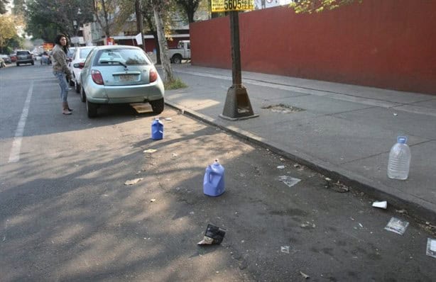 20250612_012922621_xDe_cuxnto_es_la_multa_en_Veracruz_por_apartar_parte_de_la_calle_para_estacionar_autosx