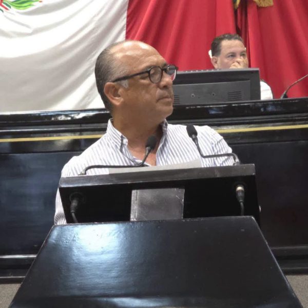 Restringir celulares reducirá violencia escolar