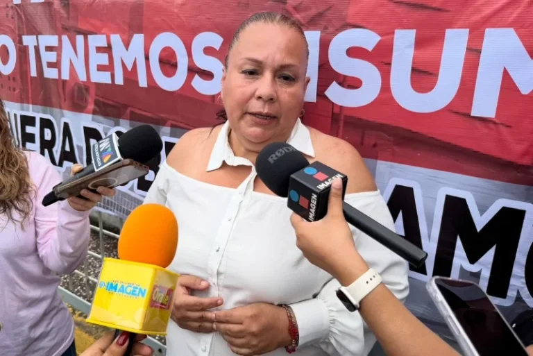 madres_de_ni-os_con_c-ncer_se_manifiestan_en_hospital_de_alta_especialidad_de_veracruz_y_colocan_pancarta_por_falta_de_insumos_-3-.jpeg_158945035